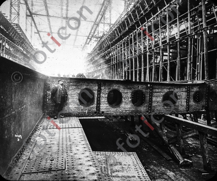 Schott der RMS Titanic | Bulkhead of the RMS Titanic  - Foto simon-titanic-196-068-sw.jpg | foticon.de - Bilddatenbank für Motive aus Geschichte und Kultur